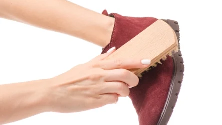 Jak czyścić zamszowe buty? 