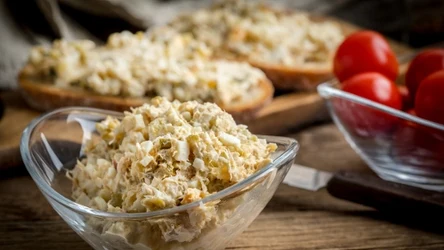 Pasta kanapkowa z kurczaka jest bogatym źródłem białka