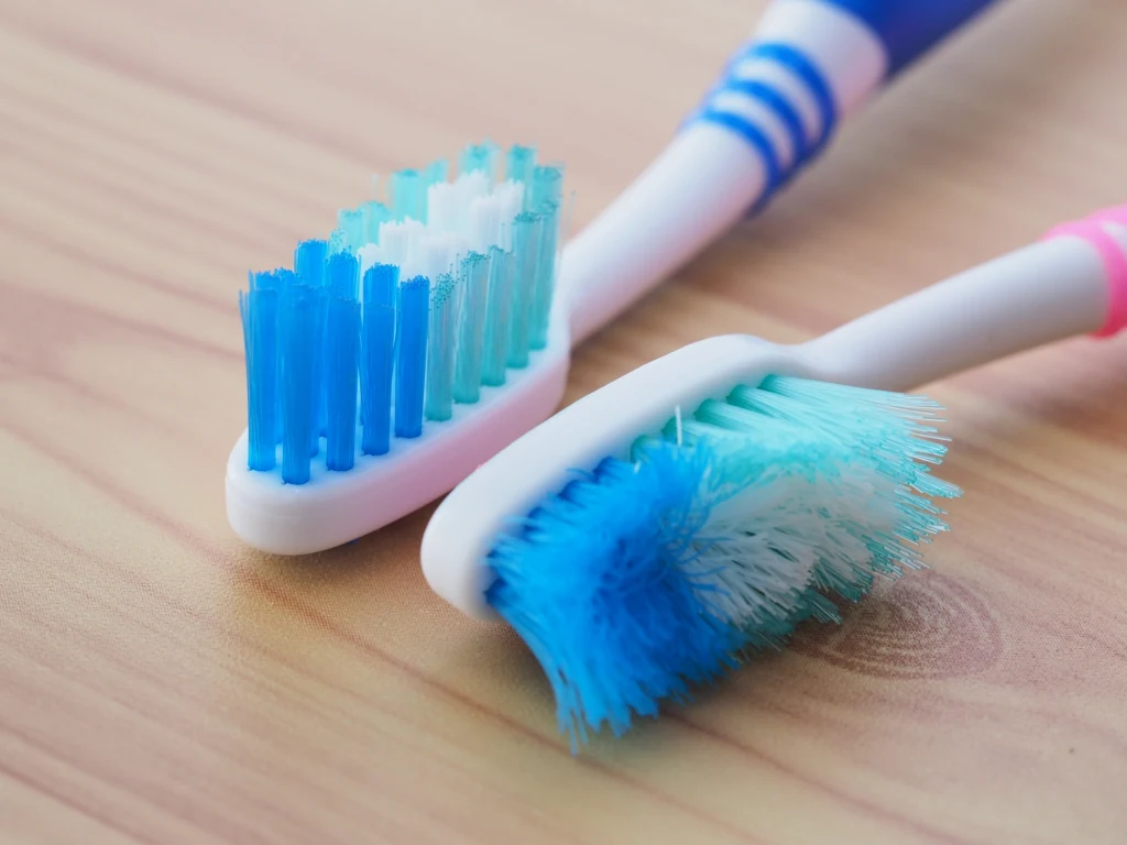 Gdzie wyrzucić zużytą szczoteczkę do zębów? Gdzie wyrzucić zużytą szczoteczkę do zębów?