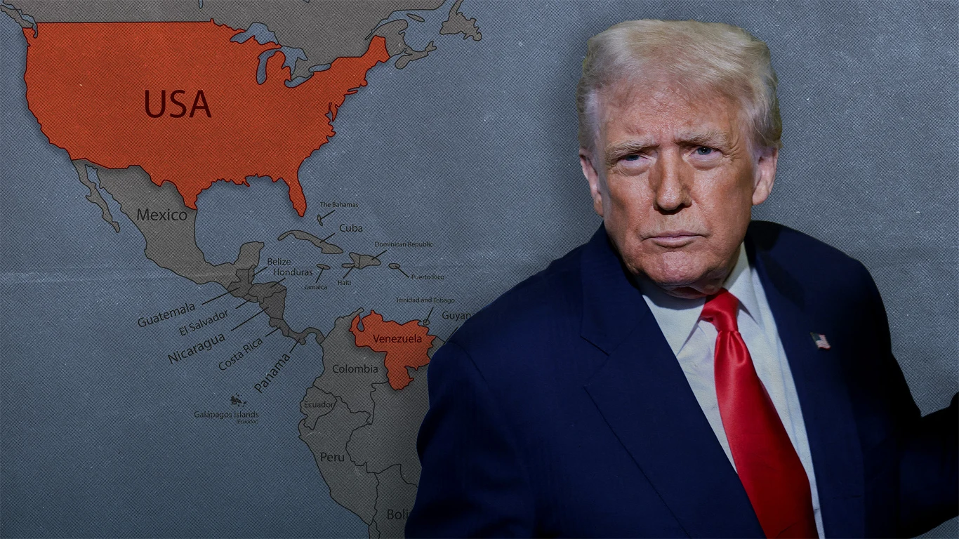 Prezydent USA Donald Trump szykuje się do wojny z Wenezuelą? 10 tys. żołnierzy przy granicy | grafika: Aleksandra Włodarczyk Mężczyzna w garniturze i czerwonym krawacie stoi na tle mapy Ameryki Północnej i Południowej z wyraźnie zaznaczonym terytorium USA.