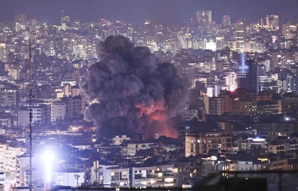 Izraelskie ataki na cele Hezbollahu w Bejrucie. Libańska organizacja zbrojna odbudowuje swój arsenał. Zdj. ilustracyjne Izraelskie ataki na cele Hezbollahu w Bejrucie. Libańska organizacja zbrojna odbudowuje swój arsenał. Zdj. ilustracyjne