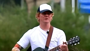 Mamy polskiego Eda Sheerana! Widzowie Polsatu znają go z popularnego serialu