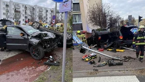 Potężne zderzenie pod Warszawą. Auto dachowało, dziewięć osób rannych