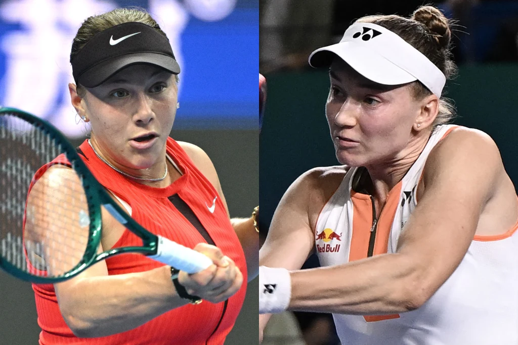 Amanda Anisimova i Jelena Rybakina znajdują się w grupie z Igą Świątek podczas WTA Finals 2025 Dwie kobiety grające w tenisa, ubrane w sportowe stroje, w trakcie dynamicznej wymiany podczas meczu, każda skupiona na piłce i wykonująca zamach rakietą.