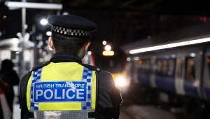 Atak z użyciem noża w pociągu w Anglii. Dwie osoby aresztowane
