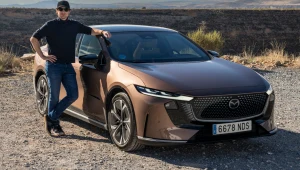 Mazda 6e jeździ tak dobrze, jak wygląda. Ale 47 minut przy ładowarce to za dużo