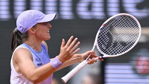 Thriller z udziałem Świątek i Rybakiny. 1:6 i zwrot akcji w walce o ćwierćfinał