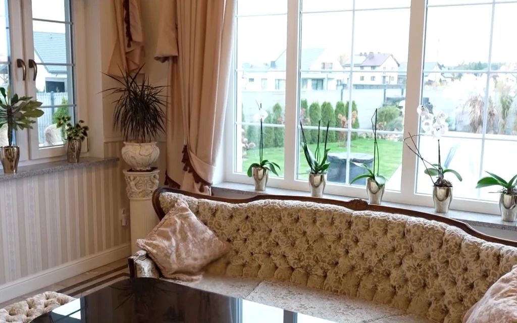 Salon w domu gwiazdy disco polo 