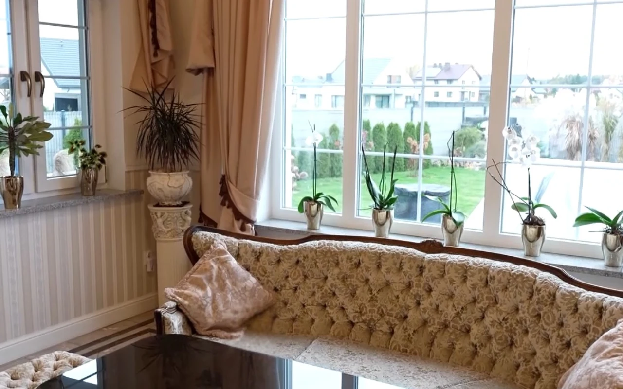 Salon w domu gwiazdy disco polo