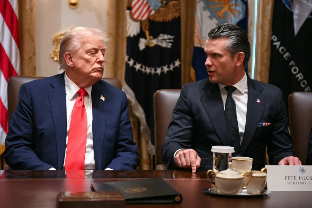 Prezydent Stanów Zjednoczonych Donald Trump i sekretarz obrony USA Pete Hegseth Prezydent Stanów Zjednoczonych Donald Trump i sekretarz obrony USA Pete Hegseth