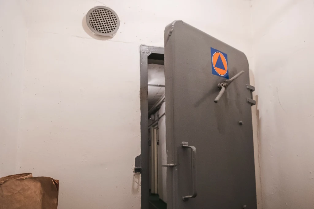 Polska może przyspieszyć budowę schronów. Wiceszef MSWiA wskazuje sposób