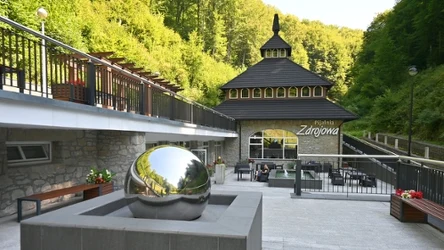 Uzdrowisko, które odzyskuje swój dawny blask. Co oferuje przybyłym turystom i kuracjuszom?