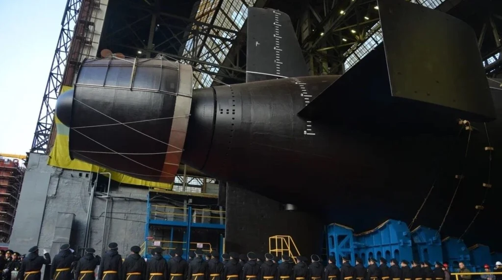 Rosyjski "Chabarowsk" zwodowany w Siewierodwińsku. Okręt ma przenosić drony-torpedy "Posejdon" Rosyjski "Chabarowsk" zwodowany w Siewierodwińsku. Okręt ma przenosić drony-torpedy "Posejdon"