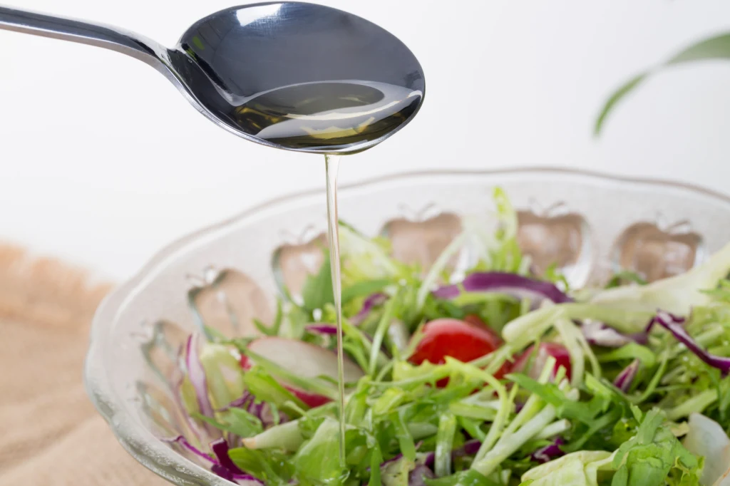 Sekret świetlistej cery tkwi w prostym dressingu. Zrób go raz, a poczujesz różnicę Sekret świetlistej cery tkwi w prostym dressingu. Zrób go raz, a poczujesz różnicę