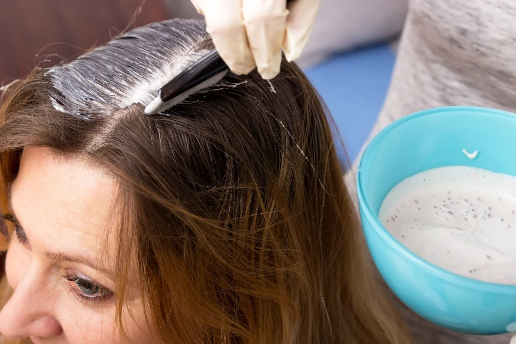 Naturalna płukanka, która odmładza włosy. Efekt widać już po pierwszym użyciu Naturalna płukanka, która odmładza włosy. Efekt widać już po pierwszym użyciu