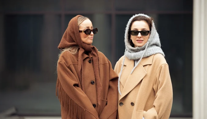 Zapomnij o zwykłej czapce. Zobacz, jak nosić najmodniejszy dodatek sezonu