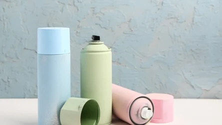 Do jakiego kosza wyrzucać opakowania po dezodorancie i lakierze do włosów?