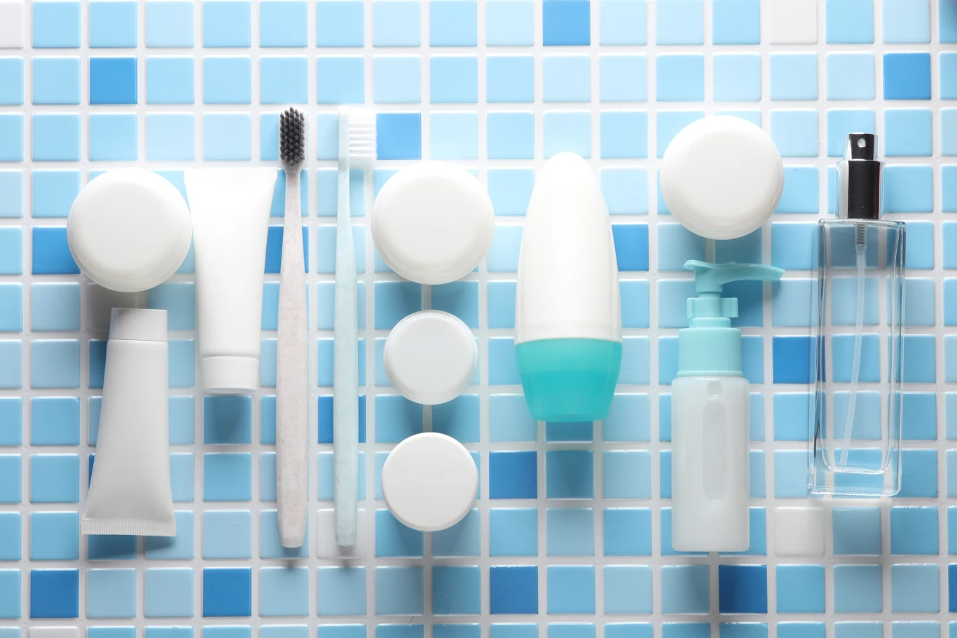 Prosta forma, brak napisów, składów, obietnic. To łazienkowe visual decluttering