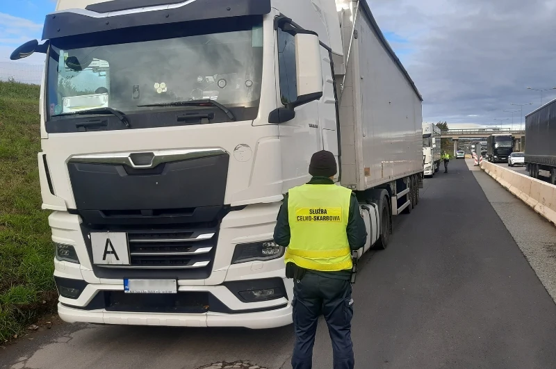 Celnicy zatrzymali przy granicy z Niemcami 37 ton nielegalnego złomu Celnicy zatrzymali przy granicy z Niemcami 37 ton nielegalnego złomu