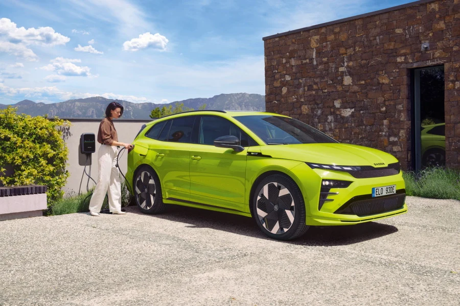 Oferta Skody obejmuje dwa samochody elektryczne z napędem 4x4: Enyaq (fot.) i Elroq Oferta Skody obejmuje dwa samochody elektryczne z napędem 4x4: Enyaq (fot.) i Elroq