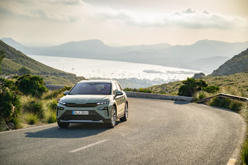 Napęd 4x4 nie tylko zwiększa bezpieczeństwo, ale też zapewnia komfort prowadzenia i wysoką dynamikę jazdy w każdej sytuacji Napęd 4x4 nie tylko zwiększa bezpieczeństwo, ale też zapewnia komfort prowadzenia i wysoką dynamikę jazdy w każdej sytuacji