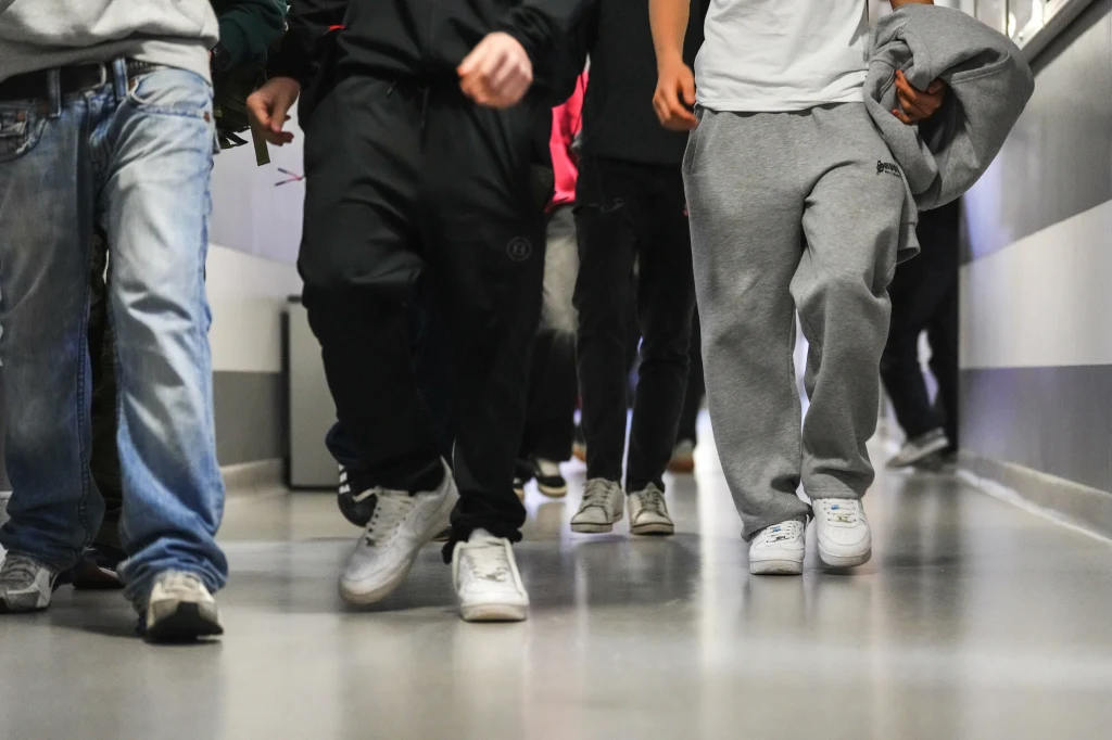 Burmistrz przeprasza za swoje słowa o ubiorze dzieci w szkołach