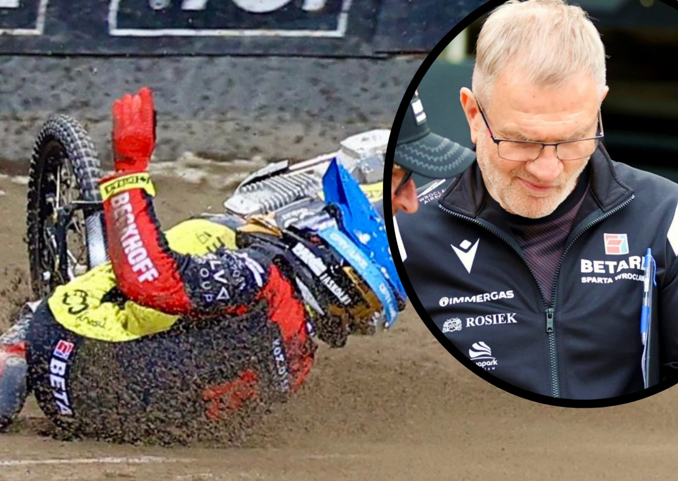 Prezes Andrzej Rusko mówi o kolejnym negatywnym terminarzu dla Betard Sparty Wrocław Zawodnik żużlowy leży na torze po upadku podczas wyścigu, obok widoczny portret mężczyzny ubranego w sportową kurtkę, prawdopodobnie trenera lub członka sztabu.