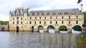 Ten zamek przypomina most. Przez wieki władały nim kobiety