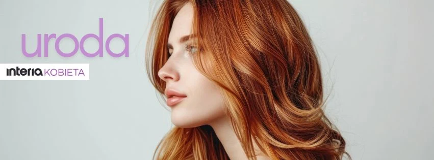 Młoda kobieta o rudych włosach patrząca w bok na jasnym tle, delikatny makijaż, subtelne światło podkreślające urodę oraz napis 'uroda' i logo serwisu kobiecego.