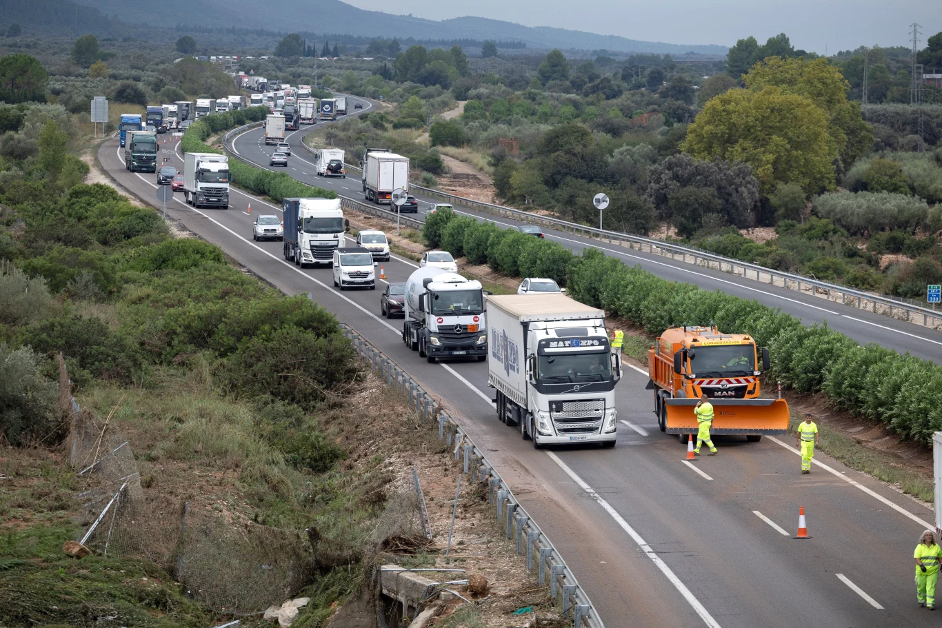 Hiszpański sąd ustanawia precedens - zwalnia z opłat, jeśli na autostradzie prowadzone są roboty drogowe utrudniające ruch. Zdjęcie ilustracyjne Hiszpański sąd ustanawia precedens - zwalnia z opłat, jeśli na autostradzie prowadzone są roboty drogowe utrudniające ruch