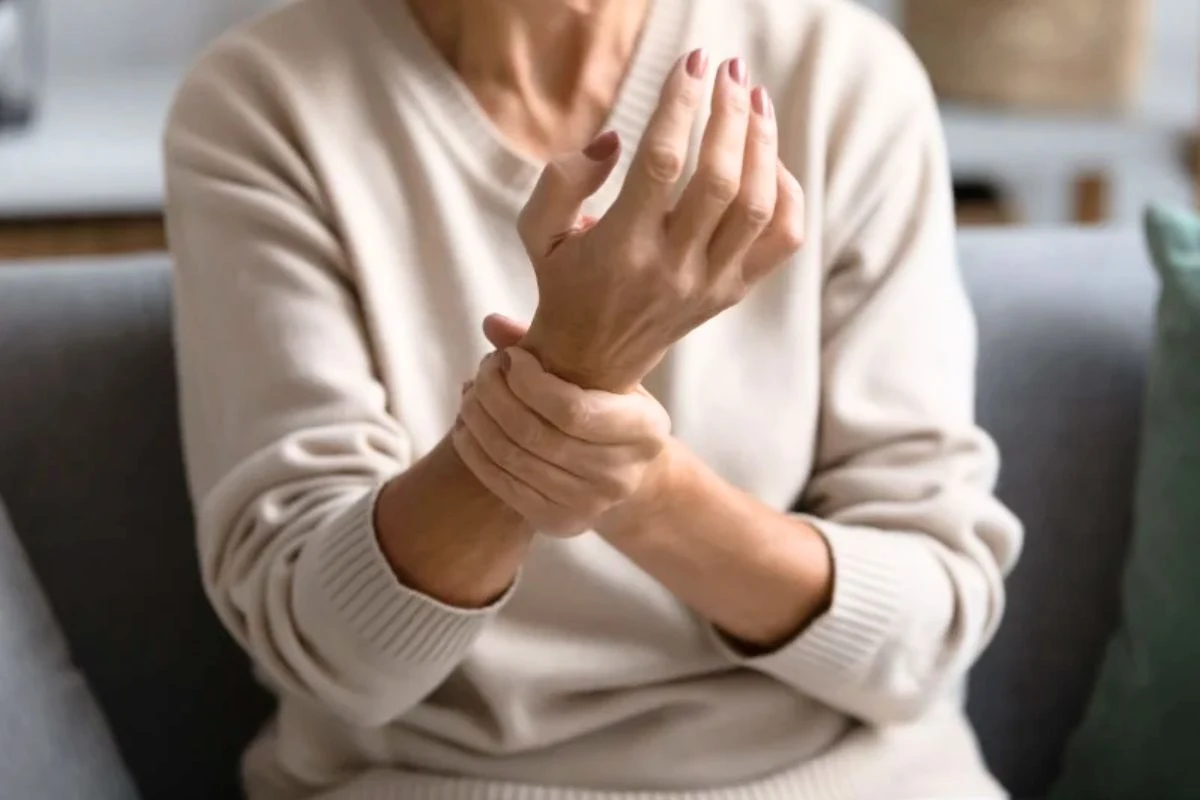 Choroba zwyrodnieniowa stawów najczęściej dotyczy kobiet po 40. roku życia, ale chorują także osoby młodsze