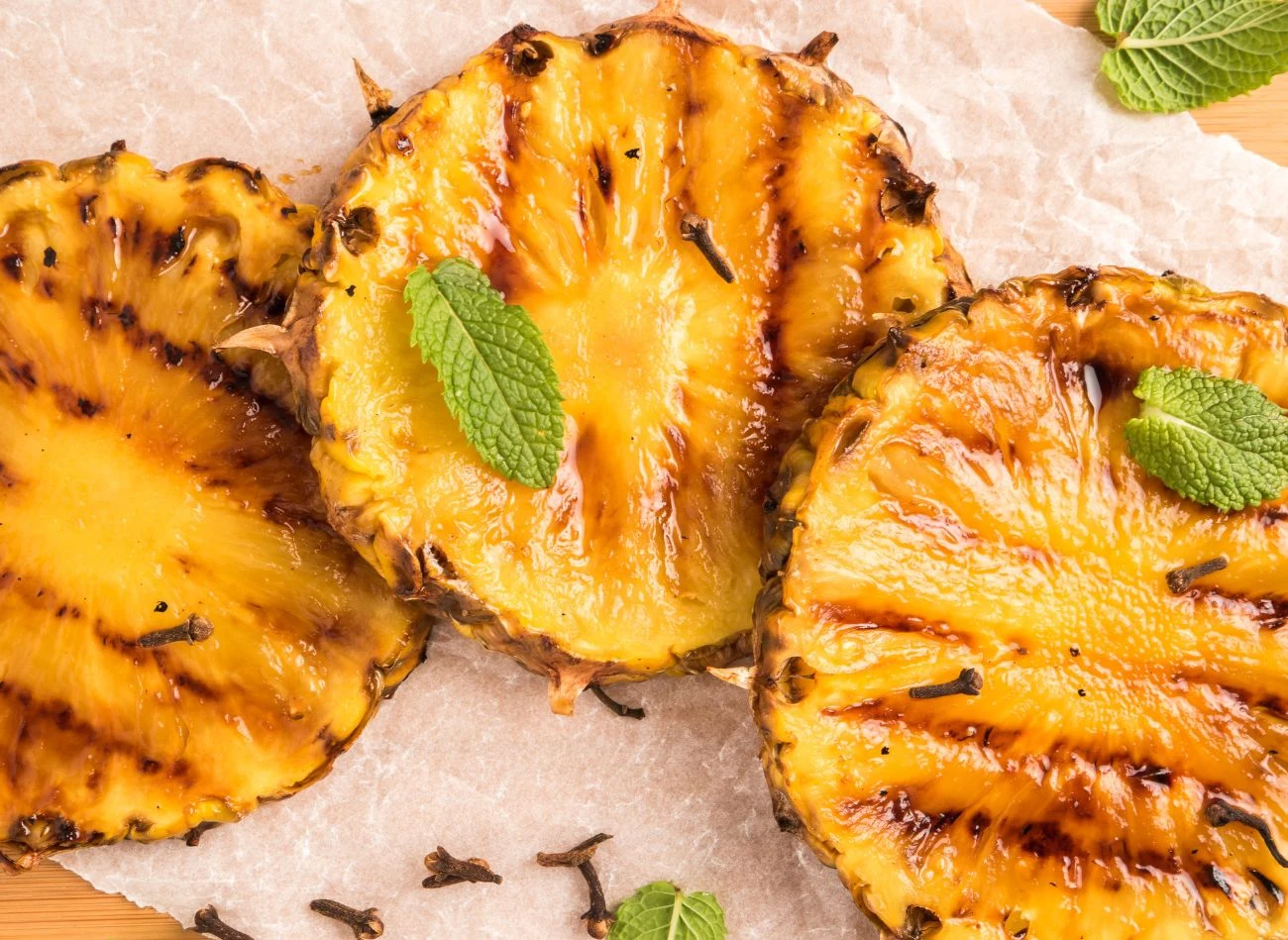 Ten owoc obfituje w cenne bromeliny, które pomogą przy dnie moczanowej. Ten owoc obfituje w cenne bromeliny, które pomogą przy dnie moczanowej.