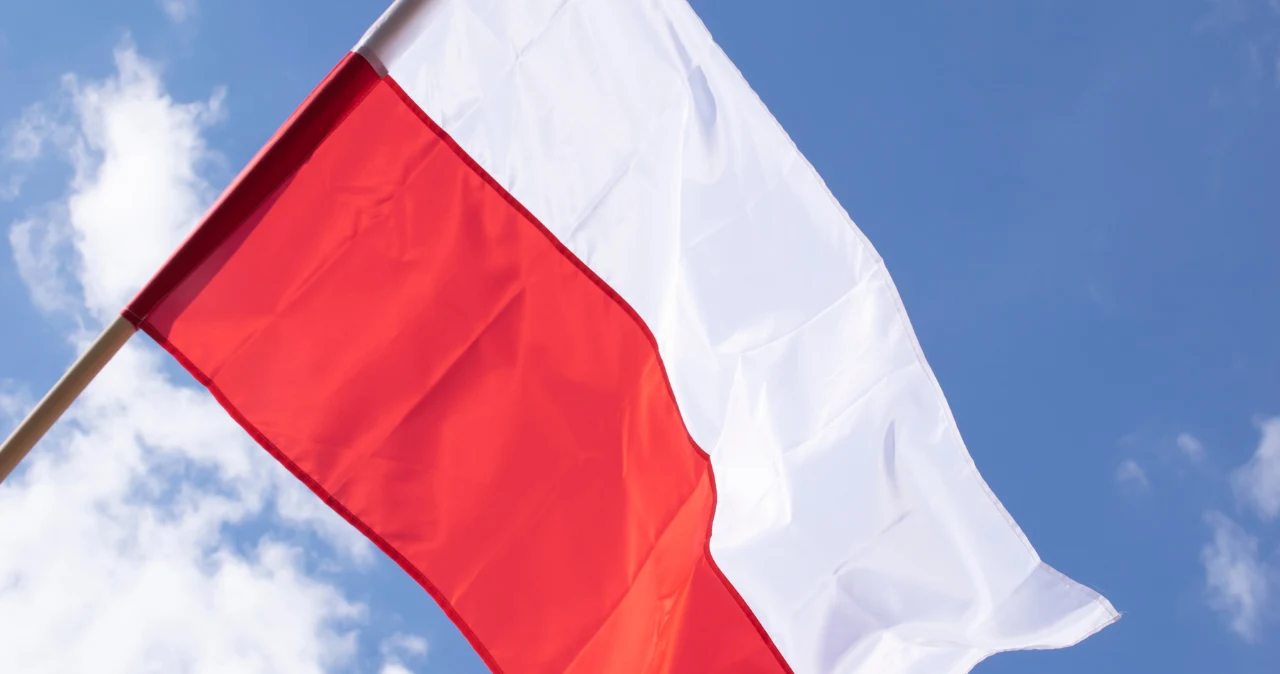 W tych sklepach kupisz flagę Polski przed Dniem Niepodległości. Sprawdziłam ceny! W tych sklepach kupisz flagę Polski przed Dniem Niepodległości. Sprawdziłam ceny!