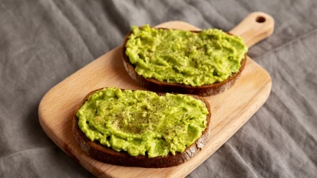 Pasta z zielonego groszku jest równie efektowna, pyszna i wartościowa, jak ta z awokado.