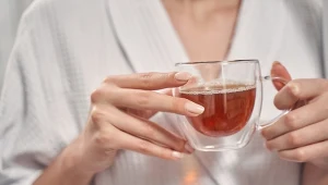 Zalej łyżeczkę wodą i wypij. Ten napar pomoże ci obniżyć ciśnienie i cukier