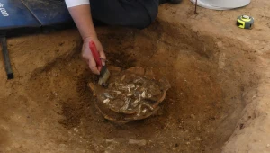 Groby, które "piły" za zmarłych. Niezwykłe odkrycie archeologów