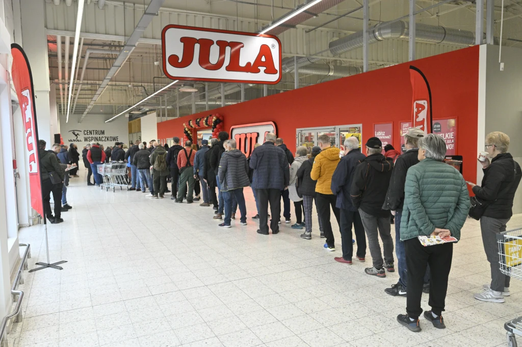 Sieć Jula apeluje do klientów o zwrot wadliwych klinów do ścinania drzew