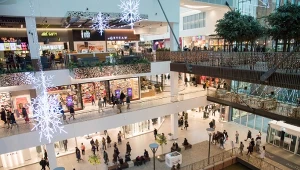 Zaczyna się szaleństwo. Sklepy zmieniają dekoracje, Polacy ruszają na zakupy