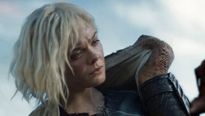 Elle Fanning w scenie z filmu "Predator: Strefa zagrożenia"