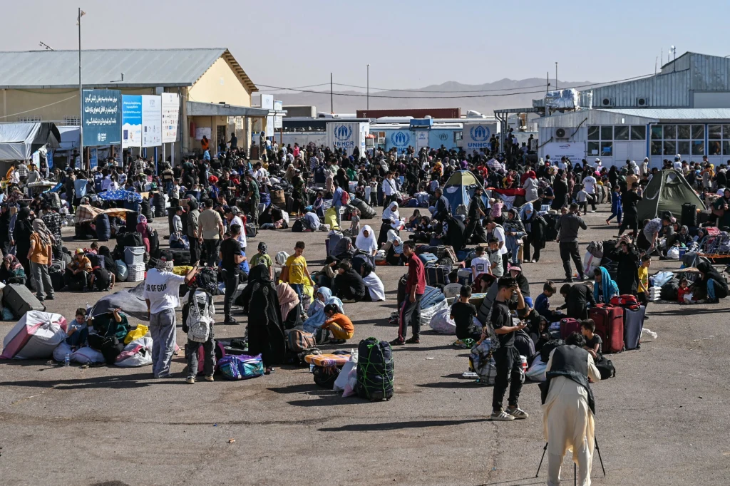 Afgańczycy czekają na wizę do Niemiec Afgańczycy czekają na wizę do Niemiec