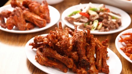 W Chinach to popularne przekąska. W Polsce gotujemy na nich buliony