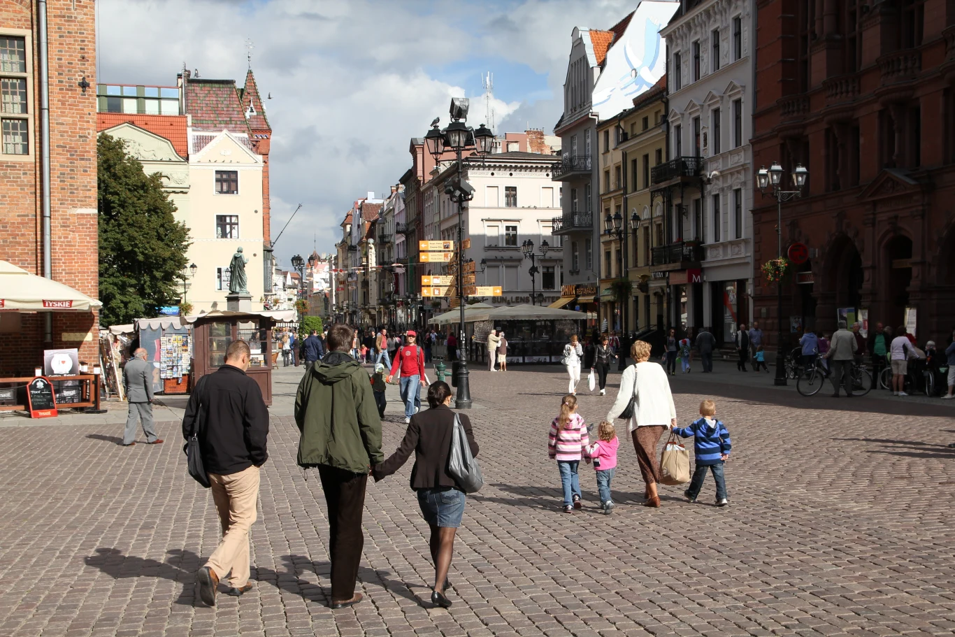 Najwięcej wniosków o udzielenie zezwolenia na pobyt w Polsce zgłoszono na Mazowszu Najwięcej wniosków o udzielenie zezwolenia na pobyt w Polsce zgłoszono na Mazowszu