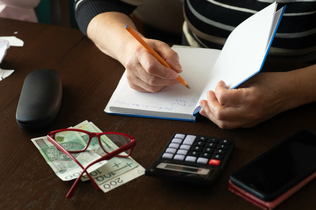 Wzrasta płaca minimalna od 2026 będzie ona wynosić 4806 zł brutto, a stawka godzinowa - 31,40 zł.