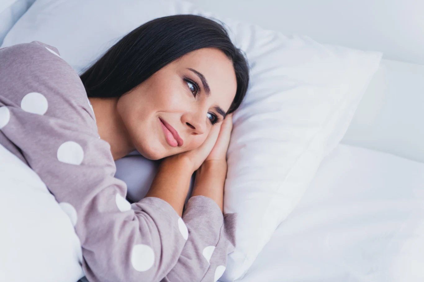 Jedna rzecz w twojej nocnej rutynie niszczy włosy bardziej niż suszarka Jedna rzecz w twojej nocnej rutynie niszczy włosy bardziej niż suszarka