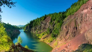 Mało znana perełka Dolnego Śląska. Widok na turkusowe jeziorko zapiera dech