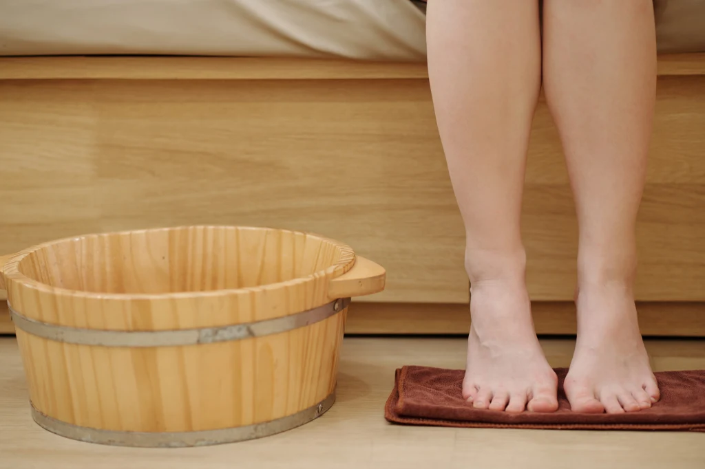 Żurawinowa kąpiel stóp to świadomy, prosty rytuał, który łączy higienę z realną pielęgnacją Żurawinowa kąpiel stóp to świadomy, prosty rytuał, który łączy higienę z realną pielęgnacją