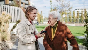 Zaczepia kobiety na ulicy, zadaje im pytanie. Odpowiedź zawsze ta sama