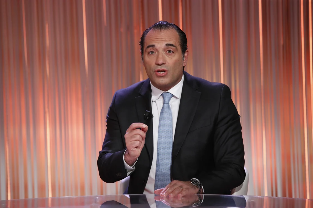 Zakaz sprzedaży aut spalinowych. Prezez Stellantisa ostro o planach Zakaz sprzedaży aut spalinowych. Prezez Stellantisa ostro o planach