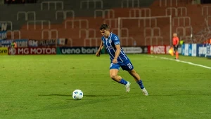 Jakie zadania na boisku pełnią obrońcy?