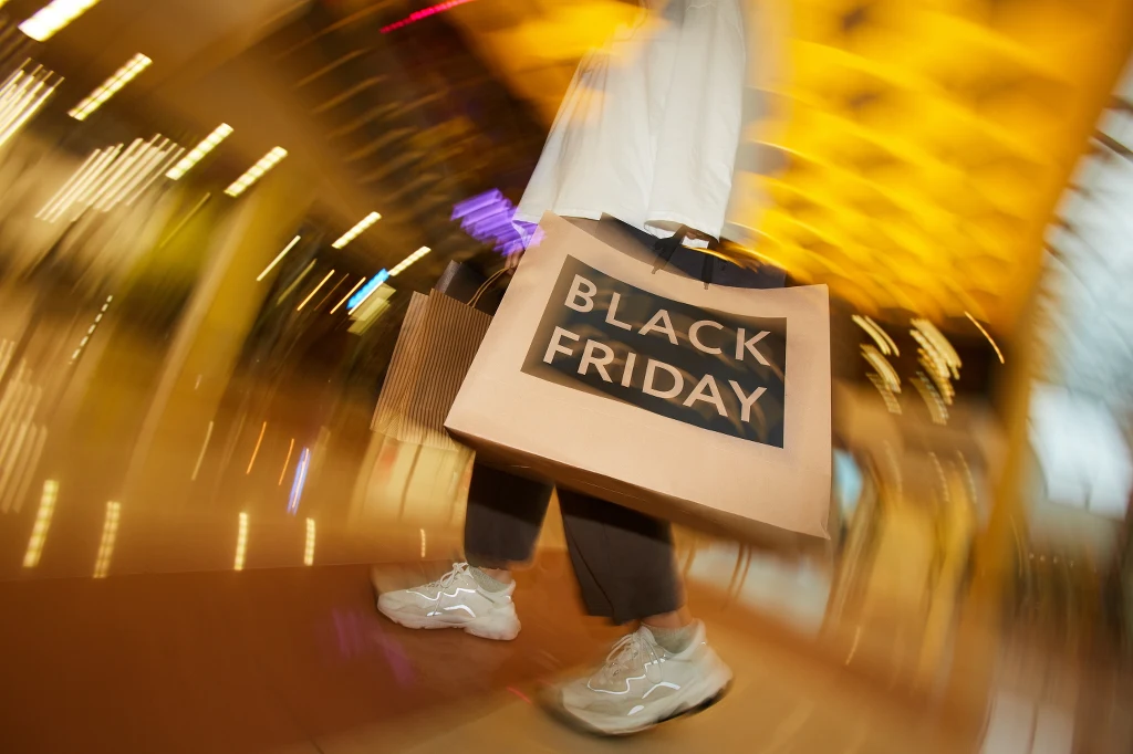 Czym właściwie jest Black Friday i dlaczego to dobry moment na zakupy – zwłaszcza przez aplikacje?